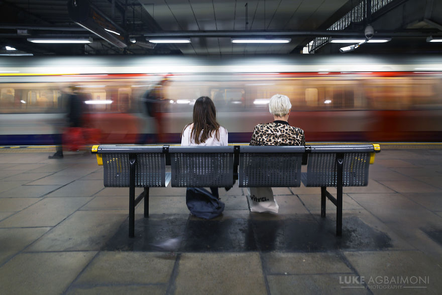  london photographer captures awesome shots people waiting 