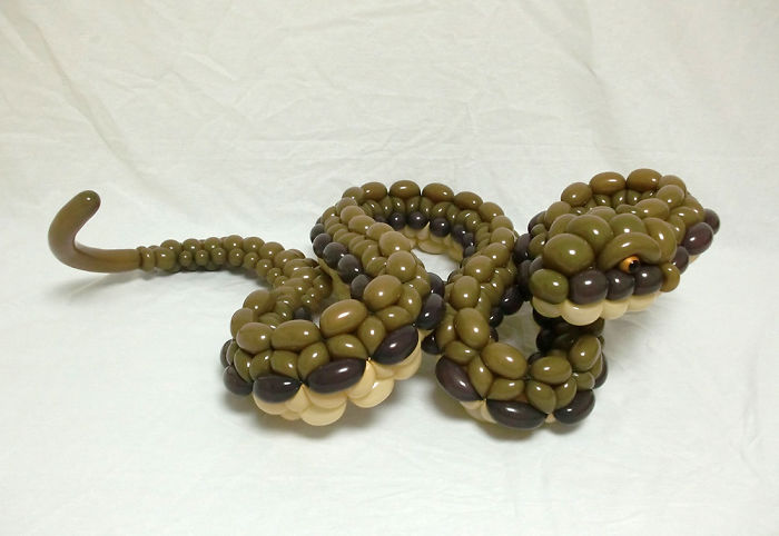 Serpiente figuras hechas con globos inflables