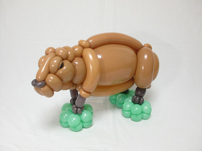 Capybara figuras hechas con globos inflables