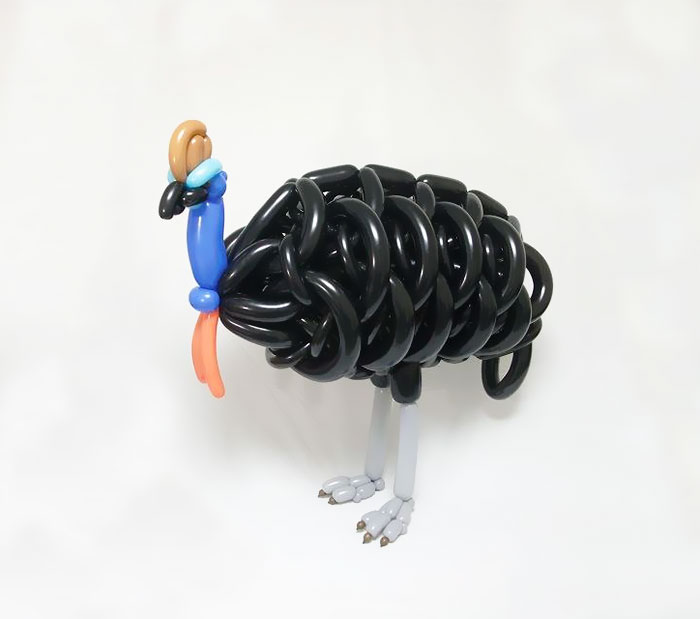 Cassowary figuras hechas con globos inflables