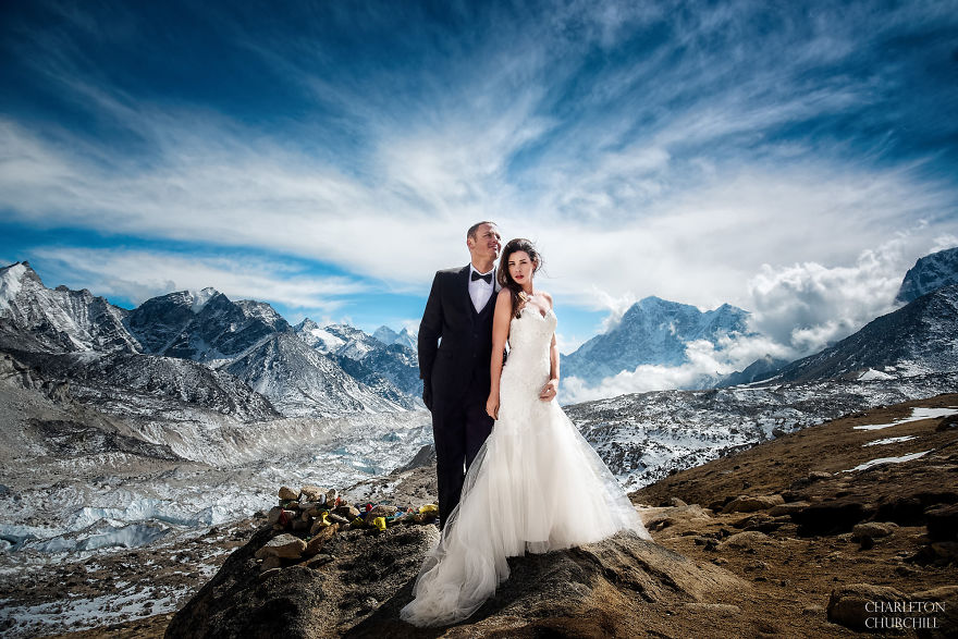 Couple Gets Married On Mount Everest After Trekking For 3-Weeks, And Their Wedding Photos Are Epic