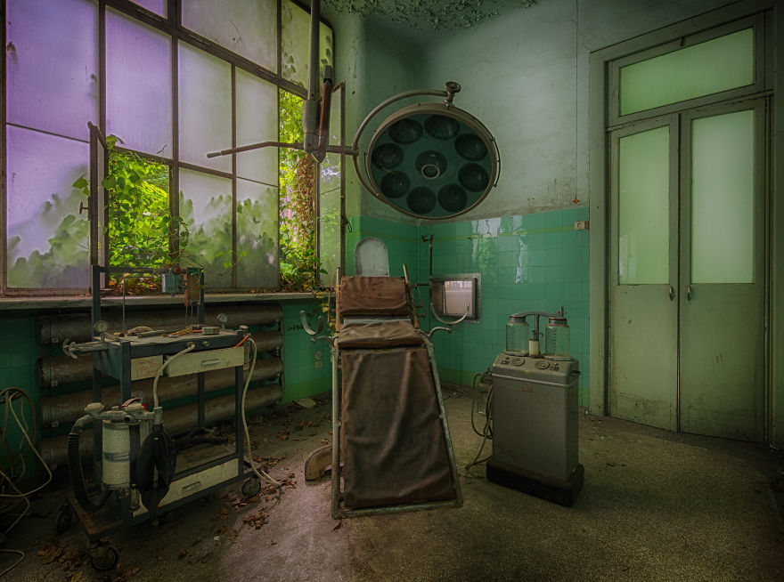  photographed abandoned asylum 