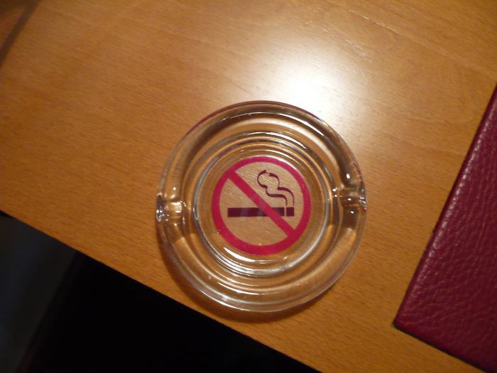 Hotel para no-fumadores con un cenicero para no-fumar