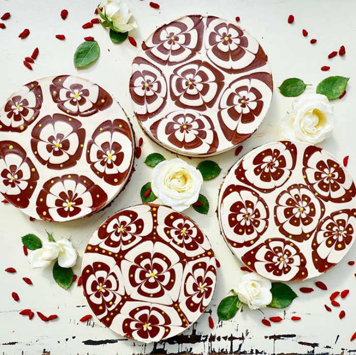 Floral Vegan CakeJuliana i najpiękniejsze ciasta wegańskie (CulinaryDots). Juliana and the most beautiful vegan cakes (CulinaryDots).