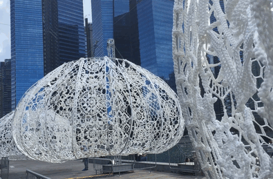 Choi+Shine Architekci - gigantyczne jeżowce w Singapurze, wykonane na szydełku. Choi+Shine Architects - giant urchins in Singapore (crochet).