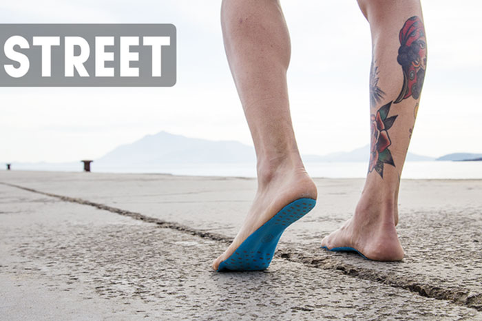 NakeFit - naklejki na podeszwy stóp zamiast obuwia. NakeFit - foot sole stickers instead of shoes.