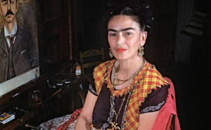 10+ Rare Photos Of Frida Kahlo During The Last Years Of Her Life To Celebrate Her 110th Birthday