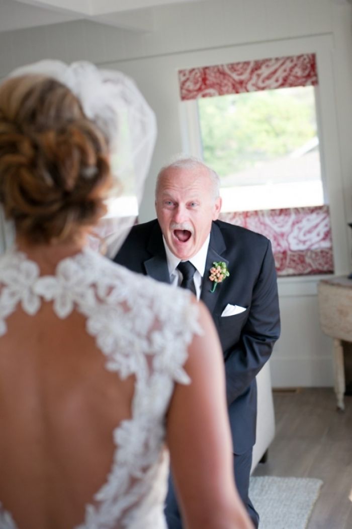 26+ Times Fathers Couldnt Hold Back Their Emotions After Seeing Daughters In Wedding Dresses For The First Time