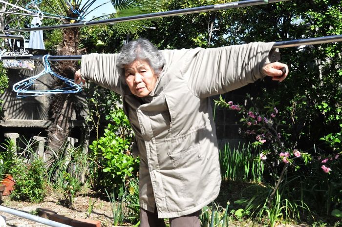89-Year-Old Japanese Grandma Discovers Photography, Cant Stop Taking Hilarious Self-Portraits Now