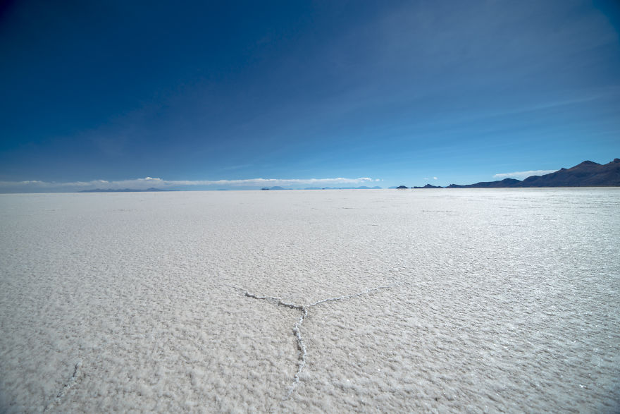  uyuni salt flat surrounding areas 