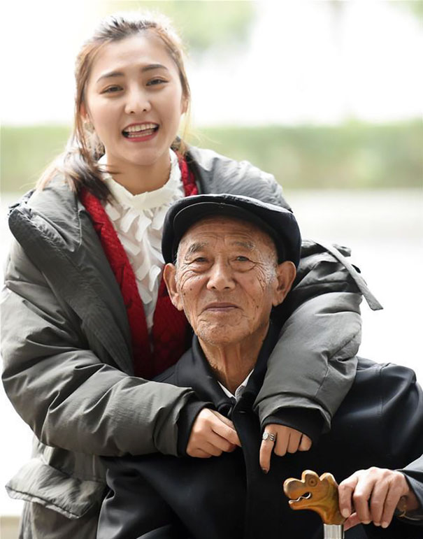 Woman Fulfills Her Ill Grandfathers Wish, And Their Photos Will Leave You Crying