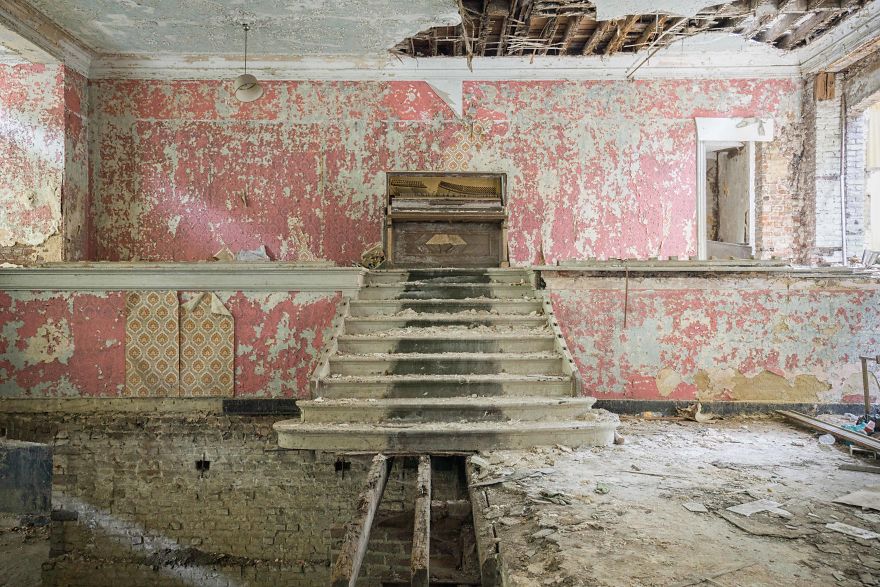 I Travel Through Europe In Search Of Forgotten Pianos In Abandoned Places