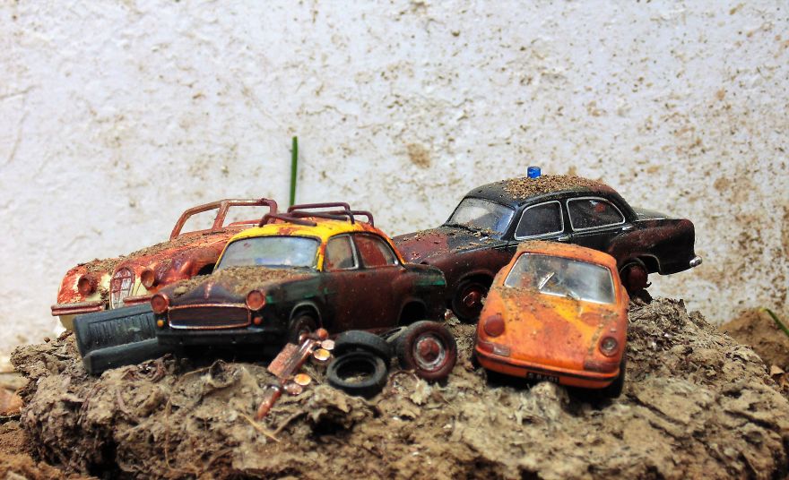  diecast car junkyard diorama scale 