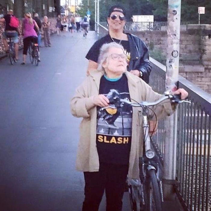 The Old Lady Is A Slash Fan, But She Doesn't Know Slash Is Standing Behind Her