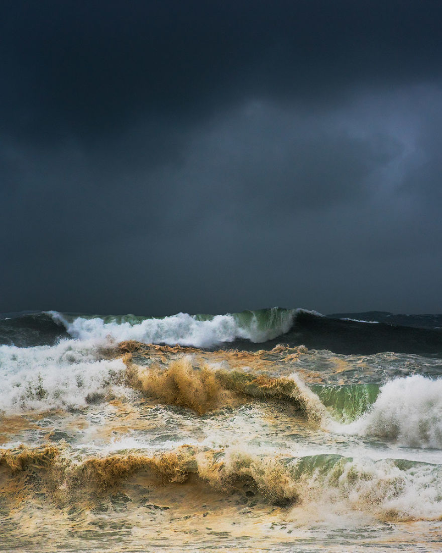  photographed dramatic seascape photos raging ocean 