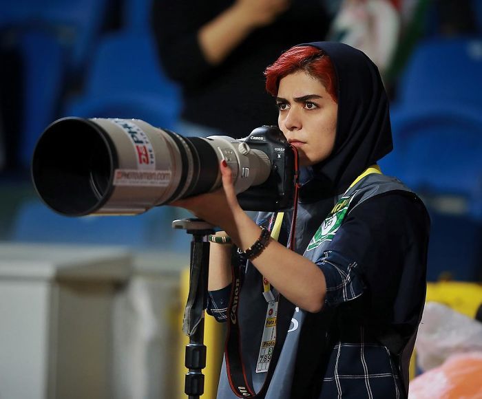 The Way This Female Journalist Bends The Rules After Getting Banned From Stadium Is Genius