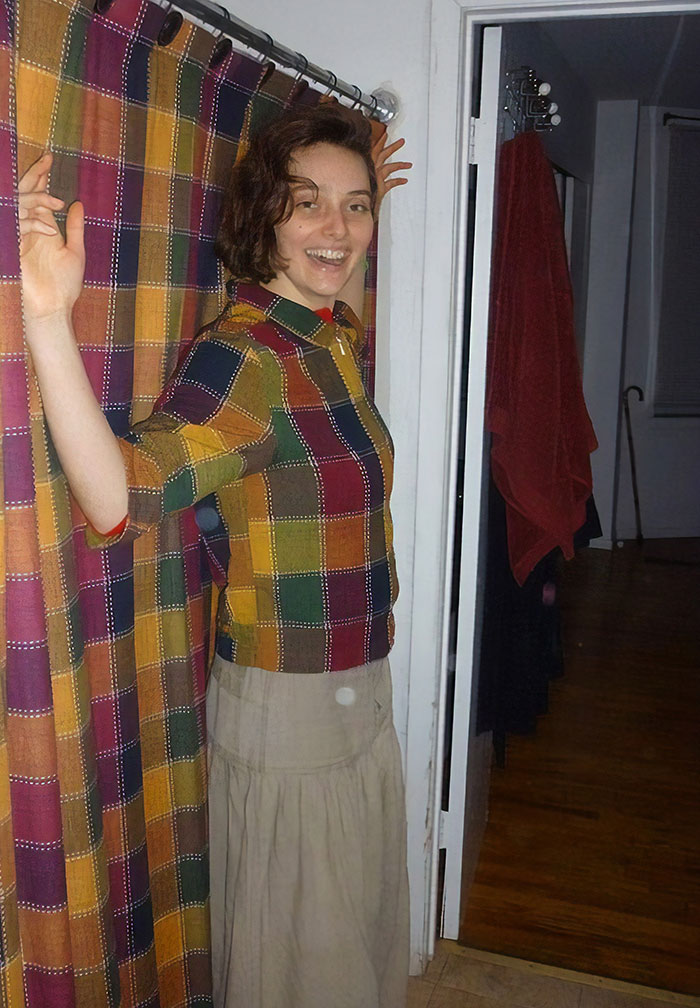 The First Time My Friend Visited My Apartment She Was Mind-Blown That My Shower Curtain Looked “Exactly” Like One Of Her Shirts. The Following Week She Returned To Demonstrate