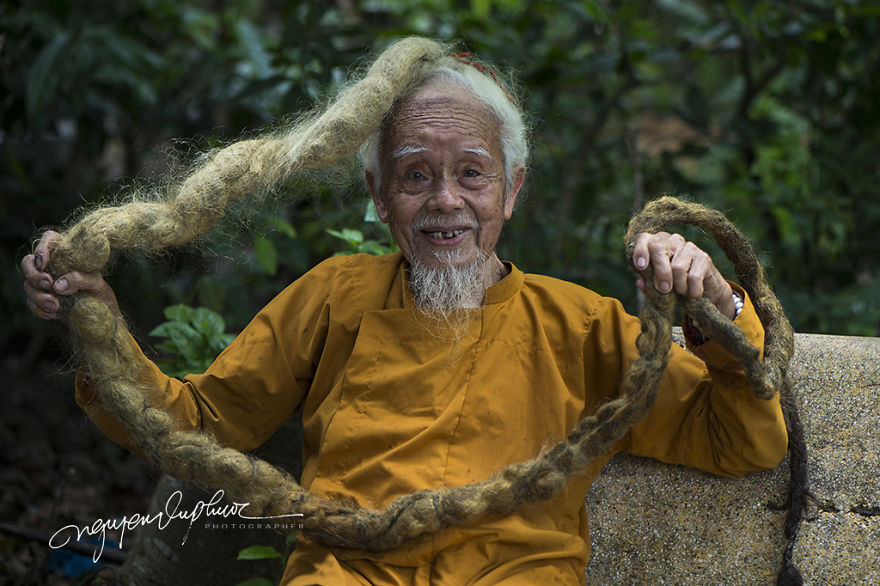  photographed chien man 4-meters-long hair 