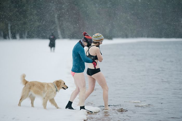 I Spent A Year Photographing Intrepid Outdoor Swimmers In Scotland In All Weathers (59 Pics)