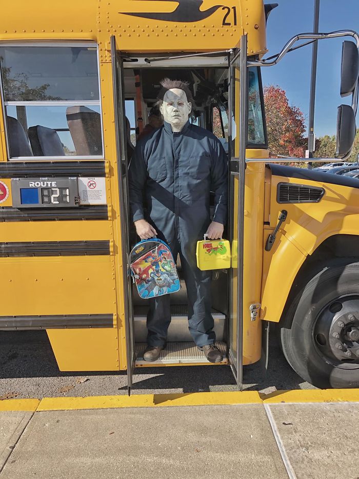 This Teacher Dresses Up As Michael Myers From The Halloween Movie And Gets A Hilariously Scary Photoshoot (32 Pics)