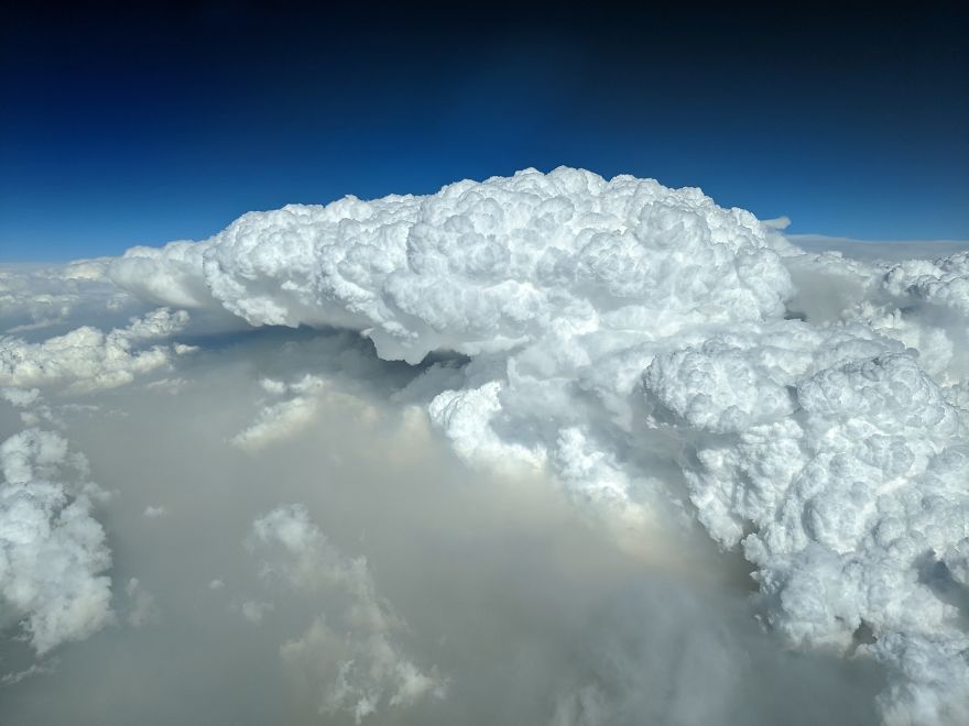  airline pilot photographing pyrocumulus clouds created 