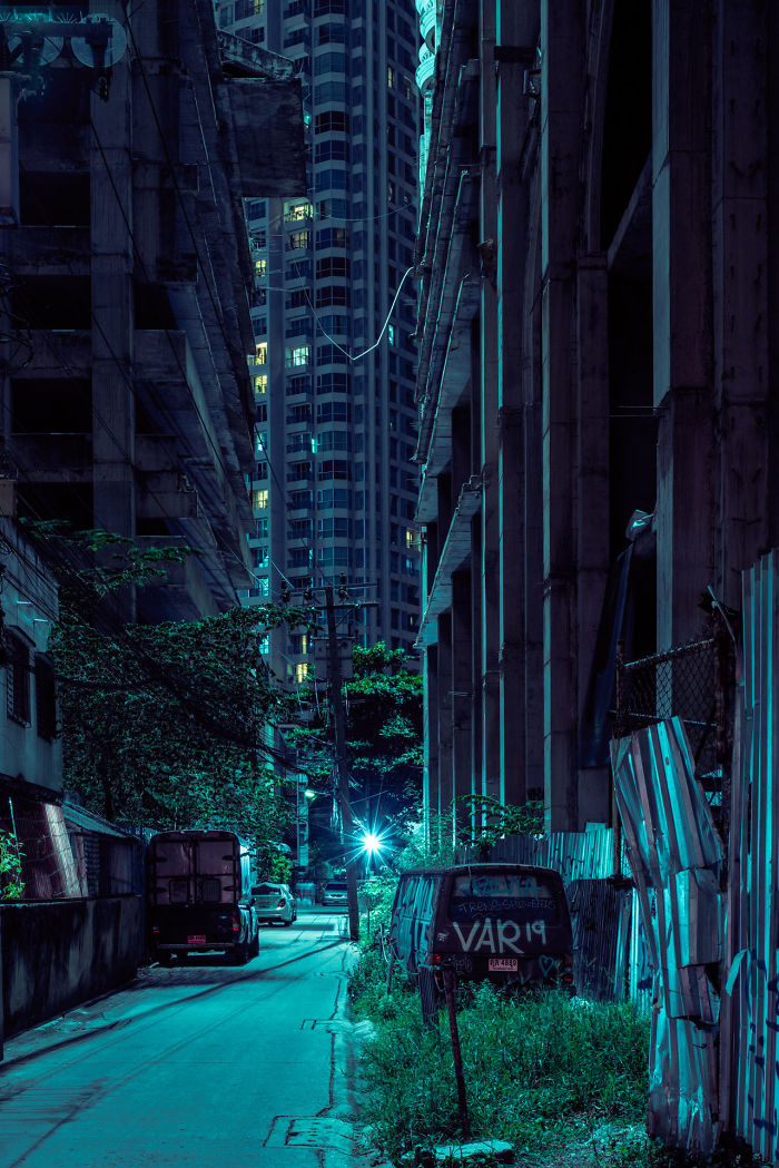  captured mysterious blue glow bangkok night pics 