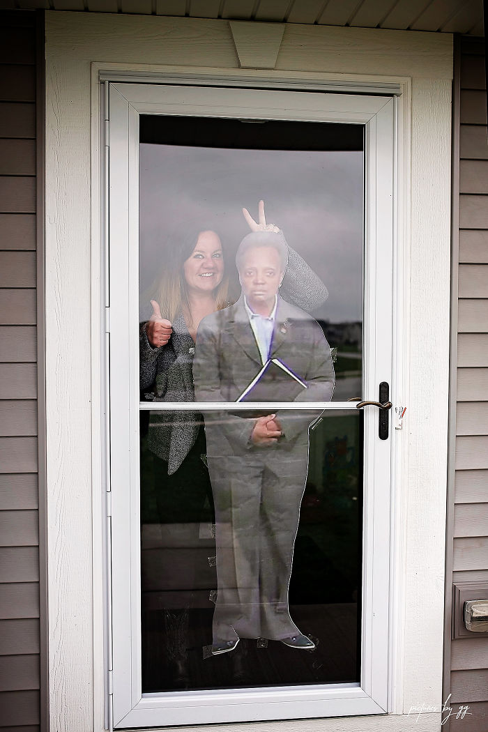 I Took Pictures Of My Neighbor With A Life-Size Cutout Of Chicagos Mayor Lightfoot And People Cant Stop Laughing About It