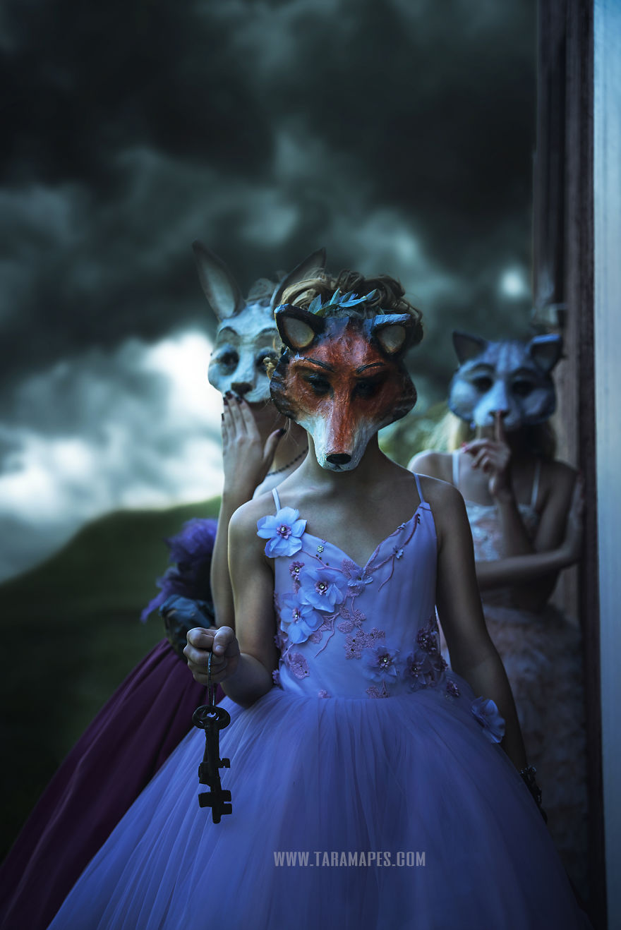 I Found Animal Masks, Princess Gowns, And An Abandoned House To Carry Out This Creepily Beautiful Shoot (12 Pics)