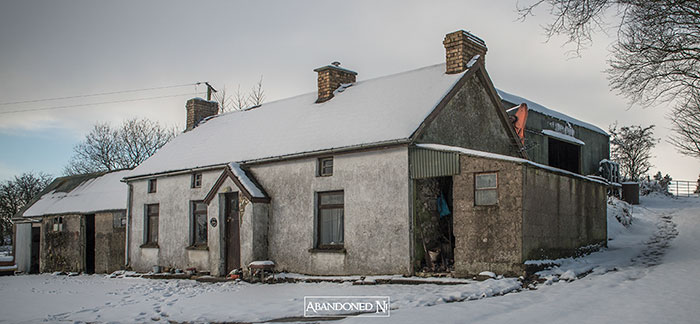  photographer explores perfectly preserved 19th century cottage 