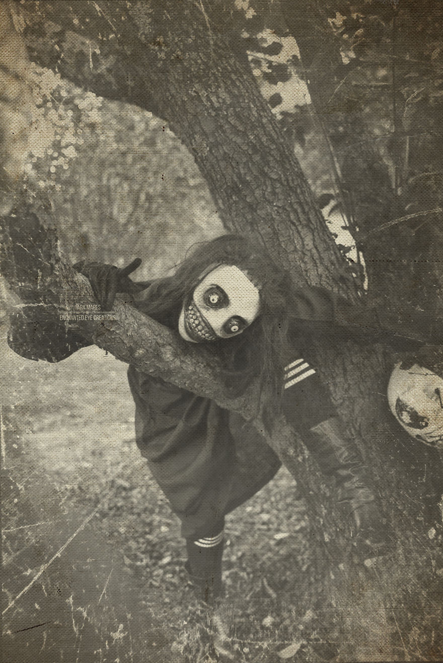 I Photograph My Sister With Halloween Masks To Recreate The Vintage Horror Vibe (27 Pics)