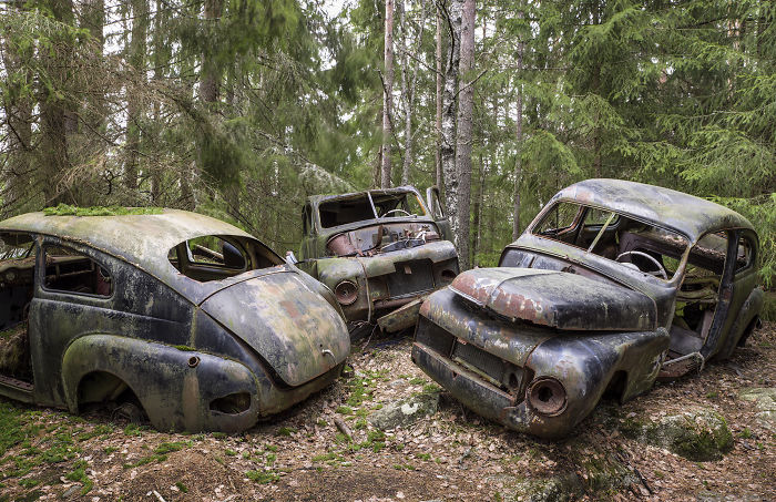 I Photographed Bastns Abandoned Car Graveyard (19 Pics)