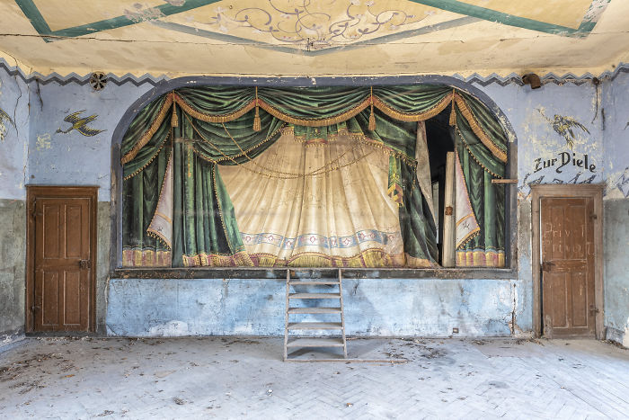 Here Are My 24 Pics Of Abandoned Ballrooms In East Germany