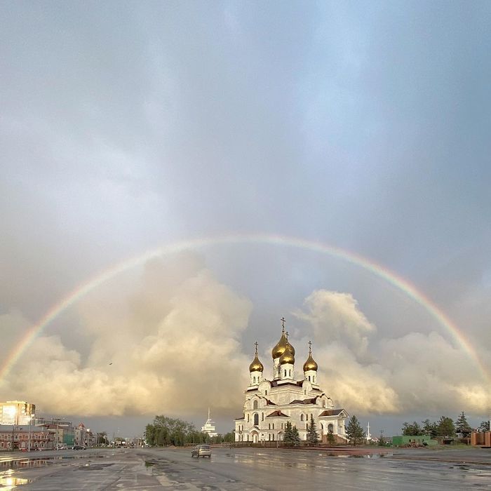 Photographer Documents The Bizarre Peculiarities Of Russia Using His iPhone (40 Pics)