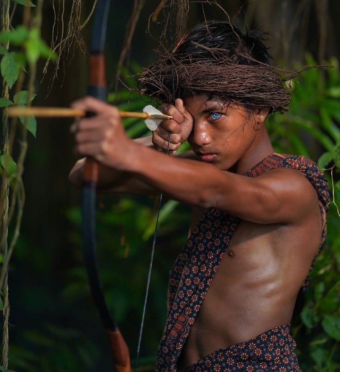  these indonesian tribespeople have piercing blue eyes due 