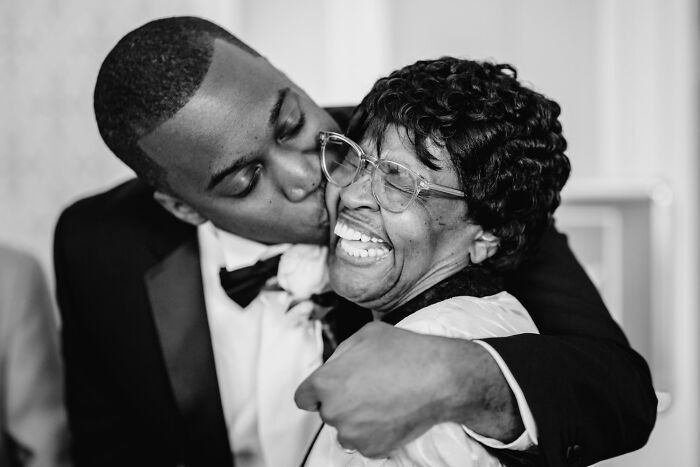 Our Favorite Mother And Kids Moments We Captured In Weddings (15 Pics)