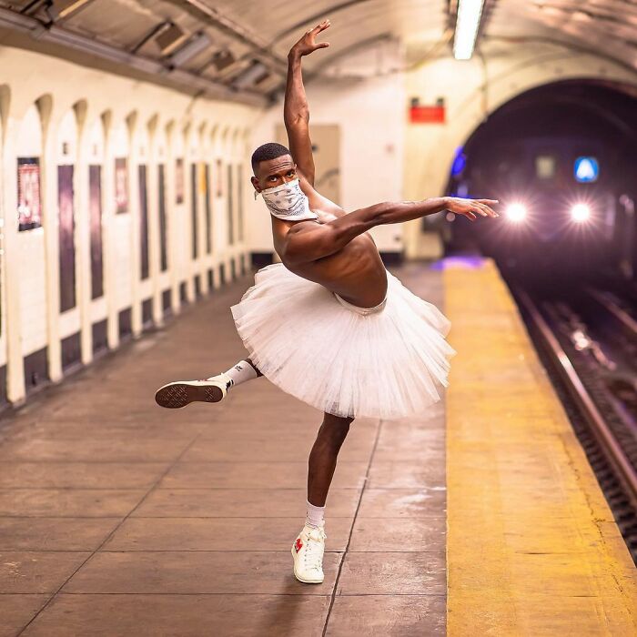 Photographer Captures The Unique And Amazing People Of The New York Subway (40 Pics)