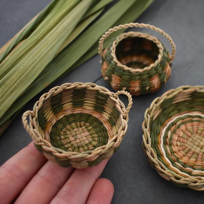 Self-Taught Artist Transforms Leaves And Weeds Into 30 Mini Hand-Woven Baskets