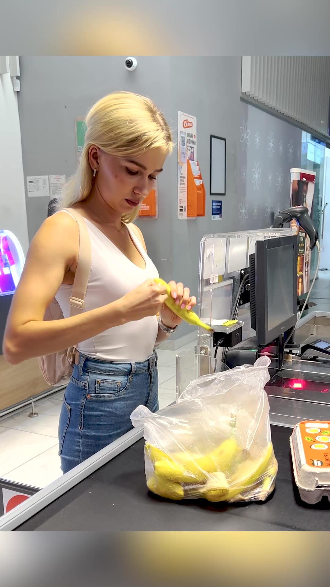 She thought she's being smart and fooling the cashier — Wait Until You See What Happens Next