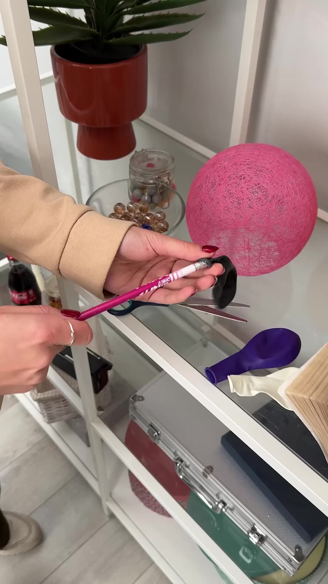 Fun Eye Balloon DIY Craft!.mp4