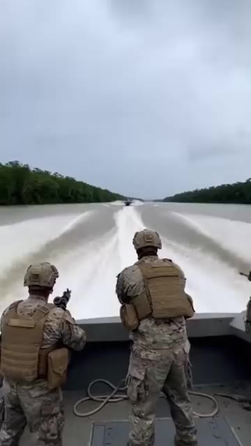 Fighter Jet's INSANE Low Fly-By Will Make You Gasp! ✈️💥 #shorts