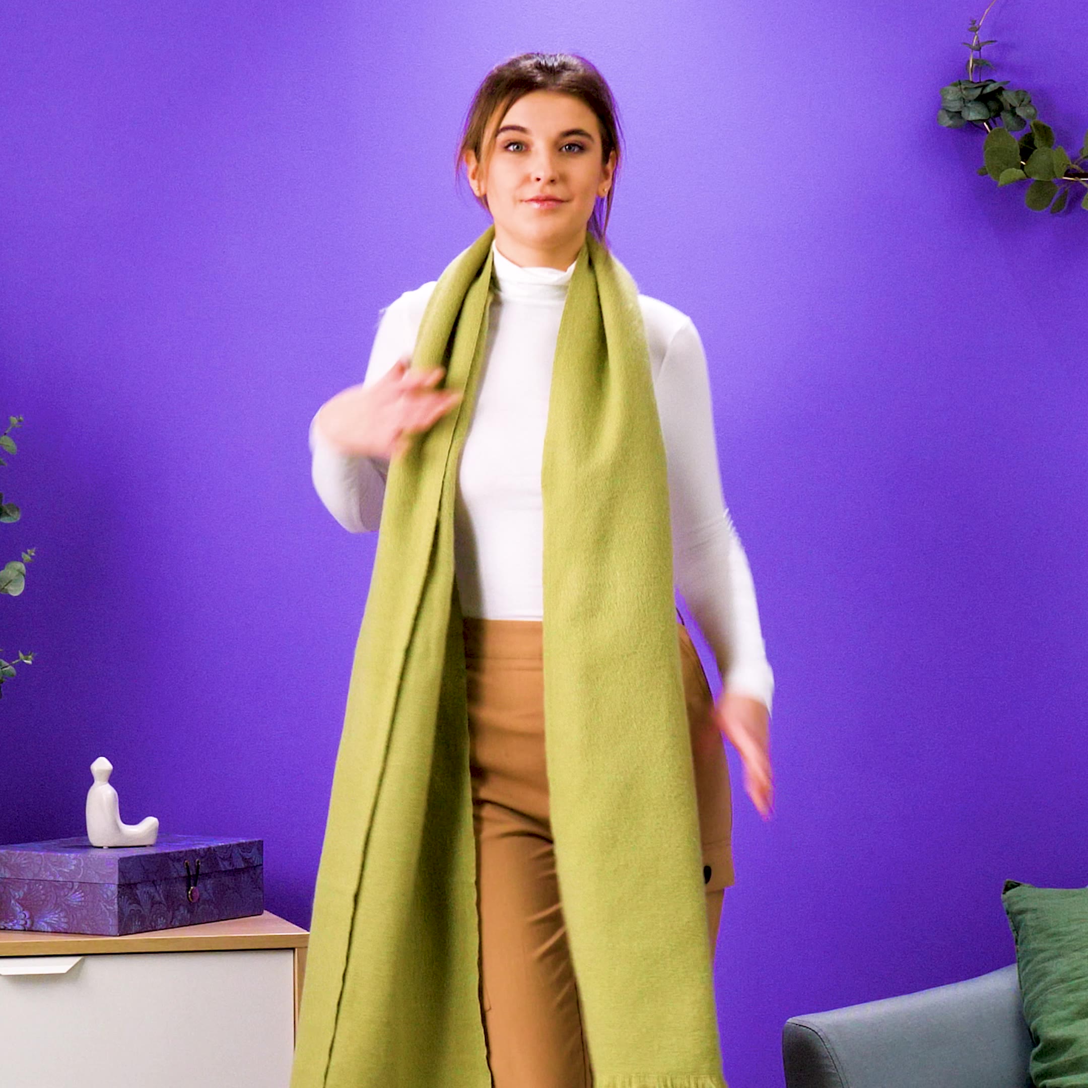 How to Turn a Scarf Into a Stylish Cape #ScarfHacks #DIYFashion #FashionIdeas