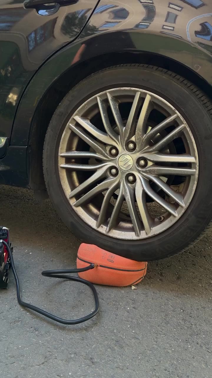 Levantar un Auto con un Balón de Baloncesto Parece Imposible