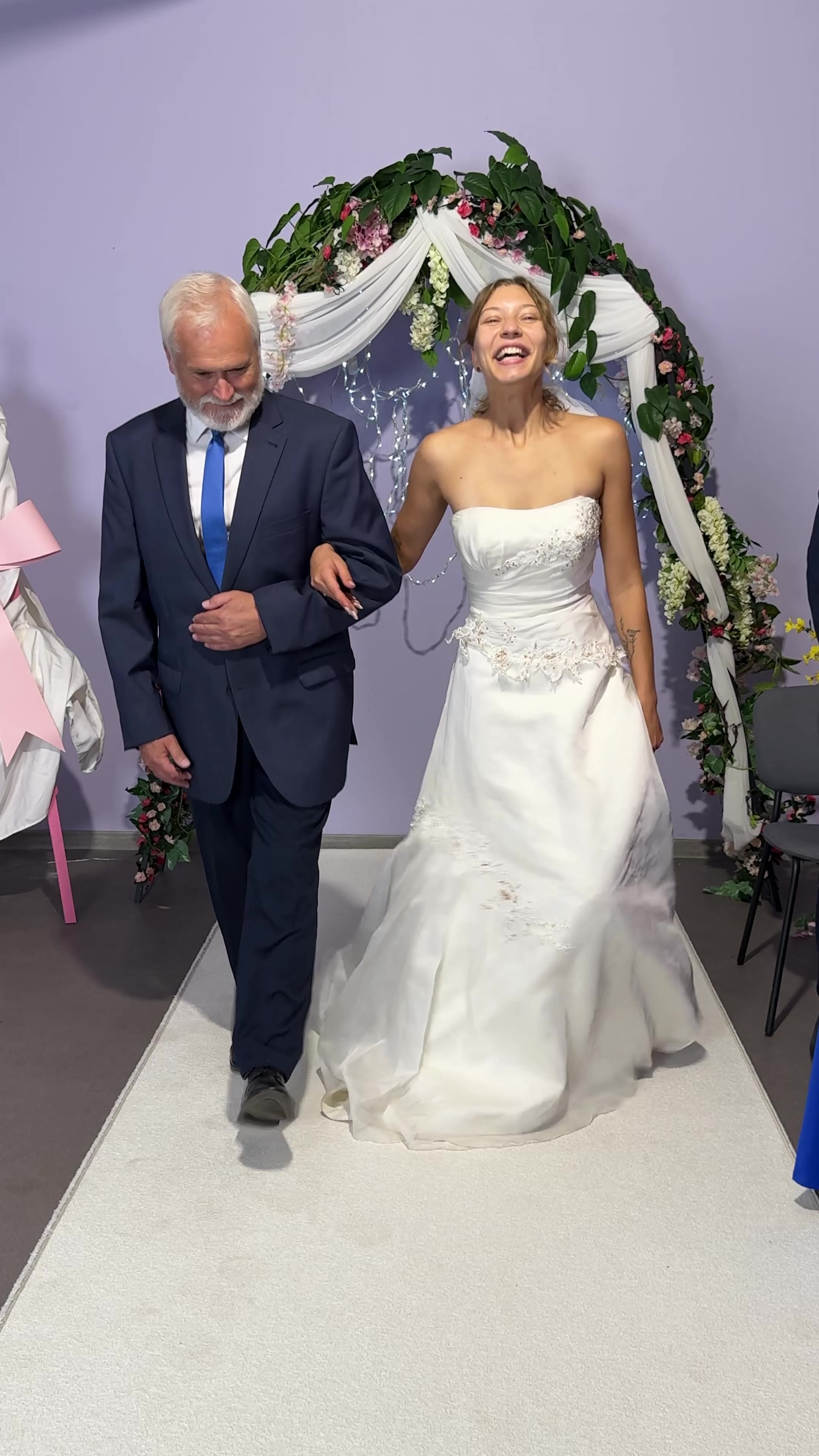 The Bride's Mom Saved the Wedding with One Simple Act 👰👠