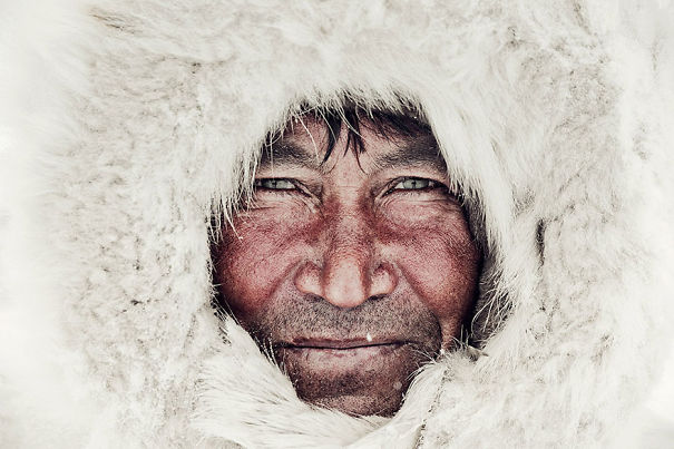 Stunning Portraits Of The World’s Remotest Tribes Before They Pass Away (46 pics)