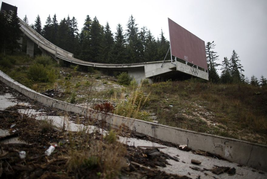 15 Photos Of The 1984 Winter Olympic Ruins In Sarajevo