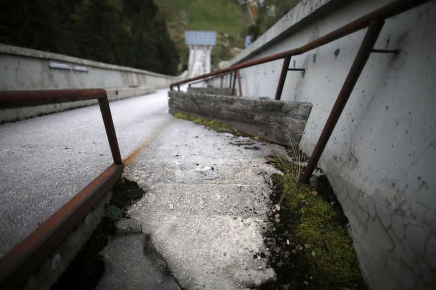 15 Photos Of The 1984 Winter Olympic Ruins In Sarajevo