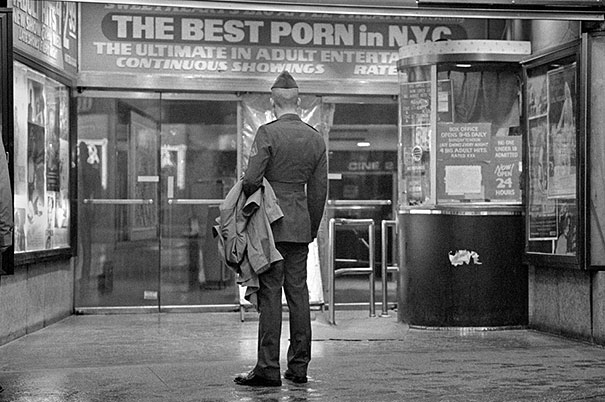 Former Taxi Driver's Raw Photographs Of New York City Over The Past Three Decades