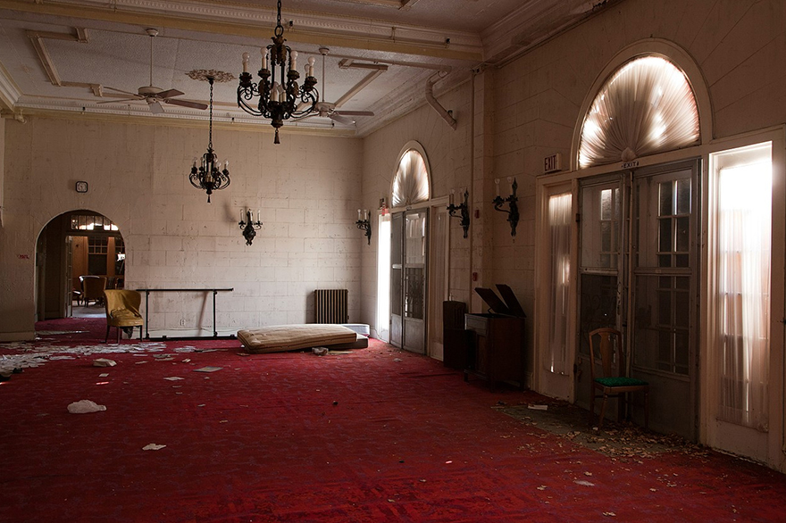 No Vacancy - A Post-apocalyptic Look In Abandoned Hotels Photography