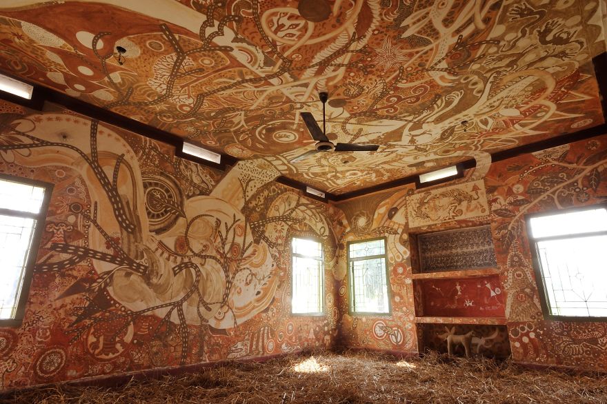 Artist Creates Intricate Mud Paintings On School Walls To Bring Art Into Villager Children's Lives