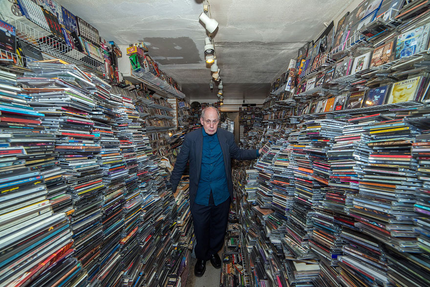 Guardians Of Urban Temples: Vladimir Antaki Takes Stunning Portraits Of Shopkeepers Around The World